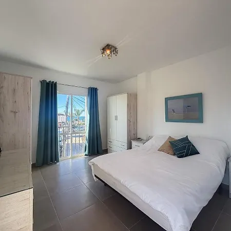 아파트 Modern With Sea View Close To The Center *