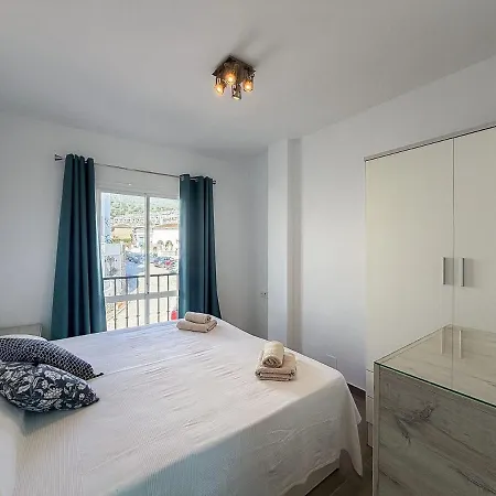 Modern With Sea View Close To The Center 아파트 네르하