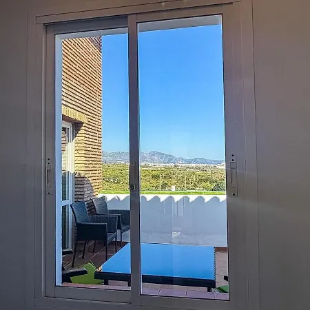 Modern With Sea View Close To The Center 아파트 *
